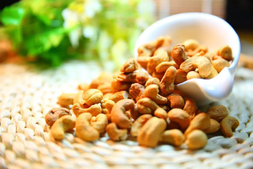 cashew-nut-1098177_1920