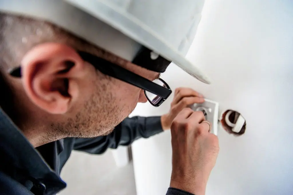 electrician-1080554_1920
