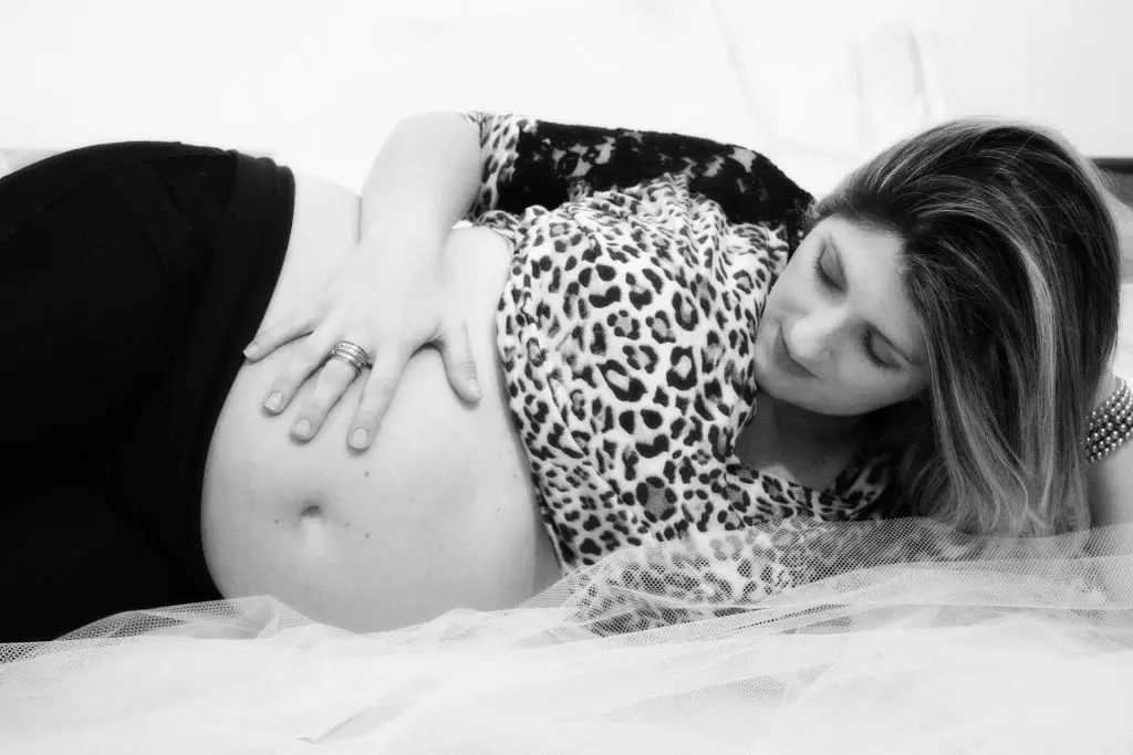 pregnant-776484_1920