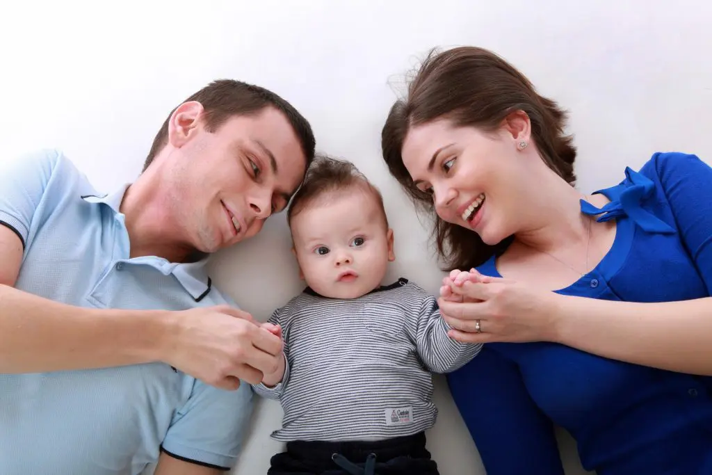 family-1613592_1920