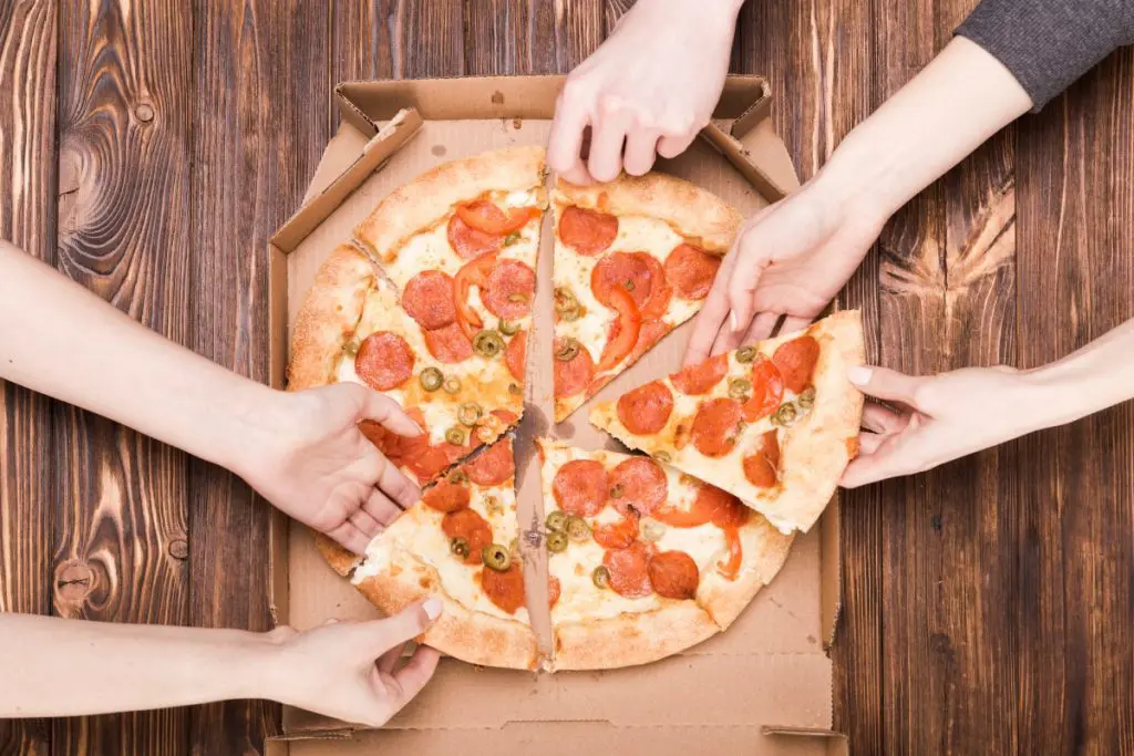 eatingpizza