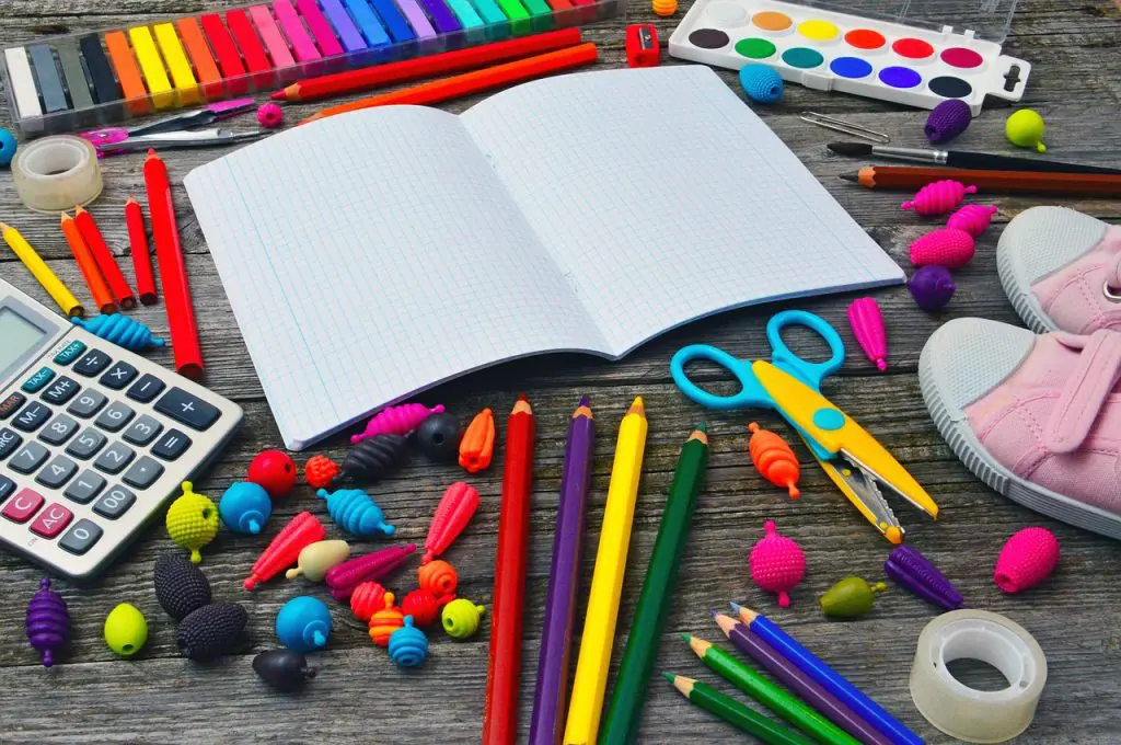 economizar material escolar